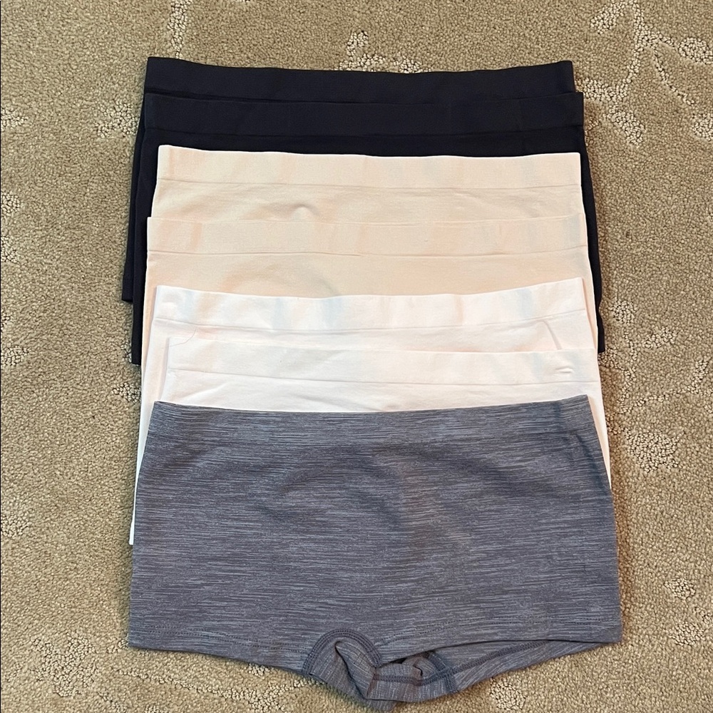 NWOT Girls Hanes Seamless Boyshorts Underwear, Large
